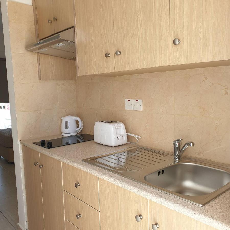 Napa Charles Apts أيا نابا المظهر الخارجي الصورة